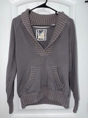 Old Navy Gray Collar Pullover Hoodie